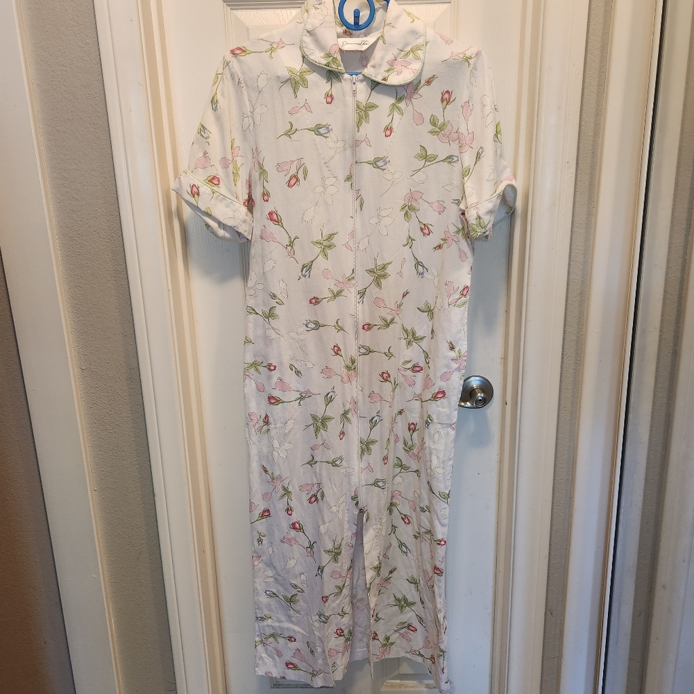 Diamond tea vintage floral  house dress size s?